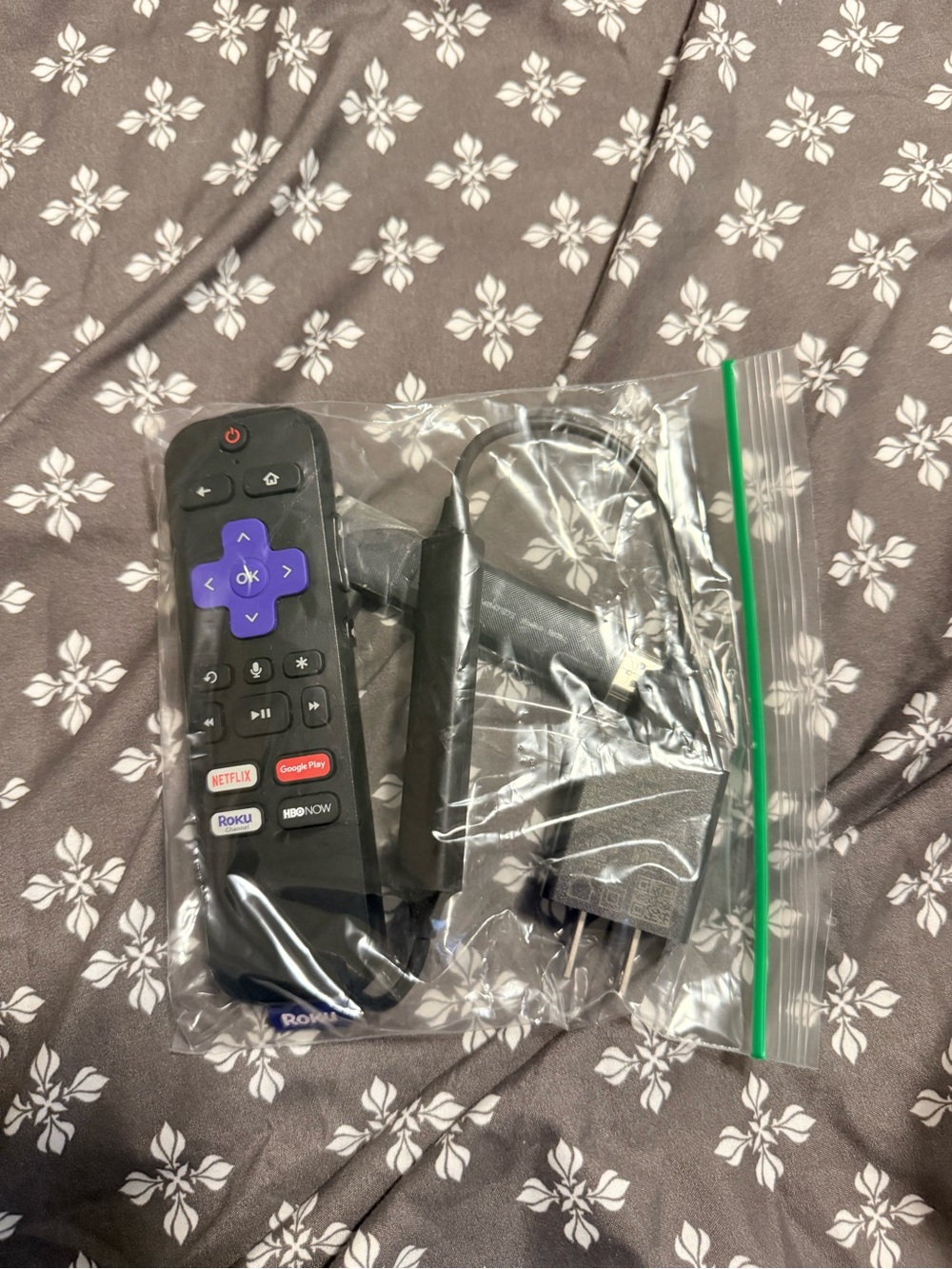 Roku Streaming Stick with Voice Remote – Black and Purple - Picture 3 of 3